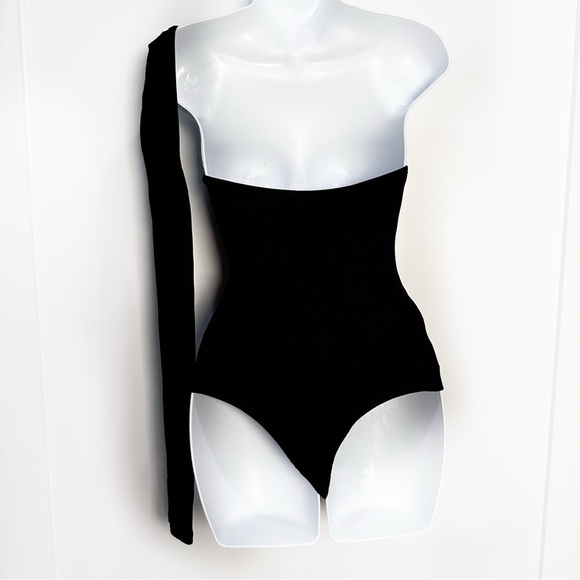 The Nola Bodysuit in Black size US 2 - Picture 9 of 16
